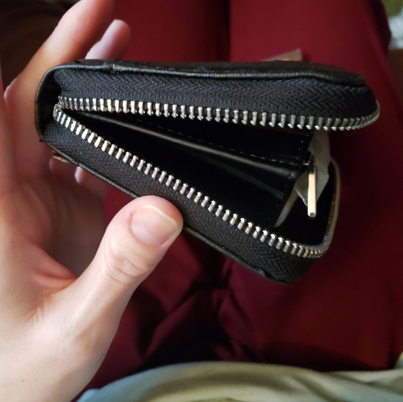 G by GUESS black Tully zip around wallet - Picture 12 of 14